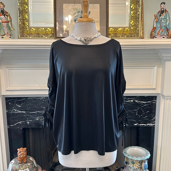 Classic Jennifer Lopez black top with gathered sleeve accent - Picture 1 of 4